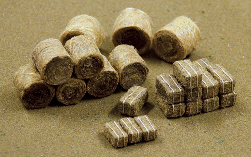 JTT Scenery 95582 Hay Bales 15 Round and 20 Rectangular 35 pc HO Scale