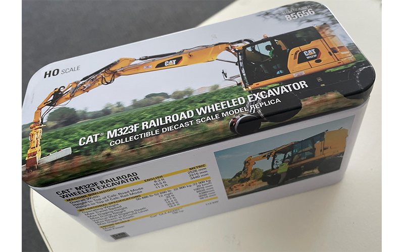 Diecast Masters CAT® 85656 CAT® M323F Railroad Wheeled Excavator Highline Series HO Scale
