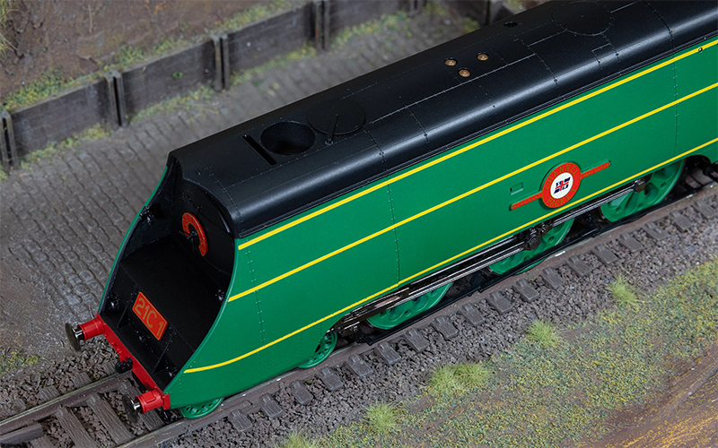 Hornby R30399SS SR Merchant Navy Class 21C1 'Channel Packet' (With Steam Generator) DCC Sound OO Scale