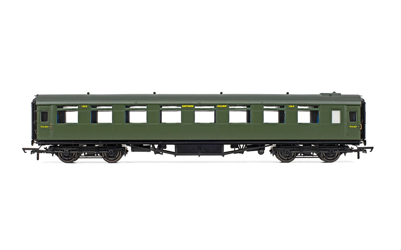 Hornby R40030 SR Maunsell Third Class Dining Saloon 1363 Era 3 OO Scale