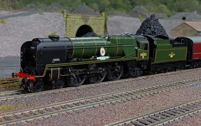 Hornby R30485 BR Battle of Britain Class (Rebuilt) '303 Squadron' 34053 OO Scale