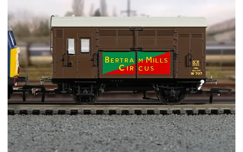 Hornby R60278 BR Bertram Mills Circus 707 Horse Box OO Scale