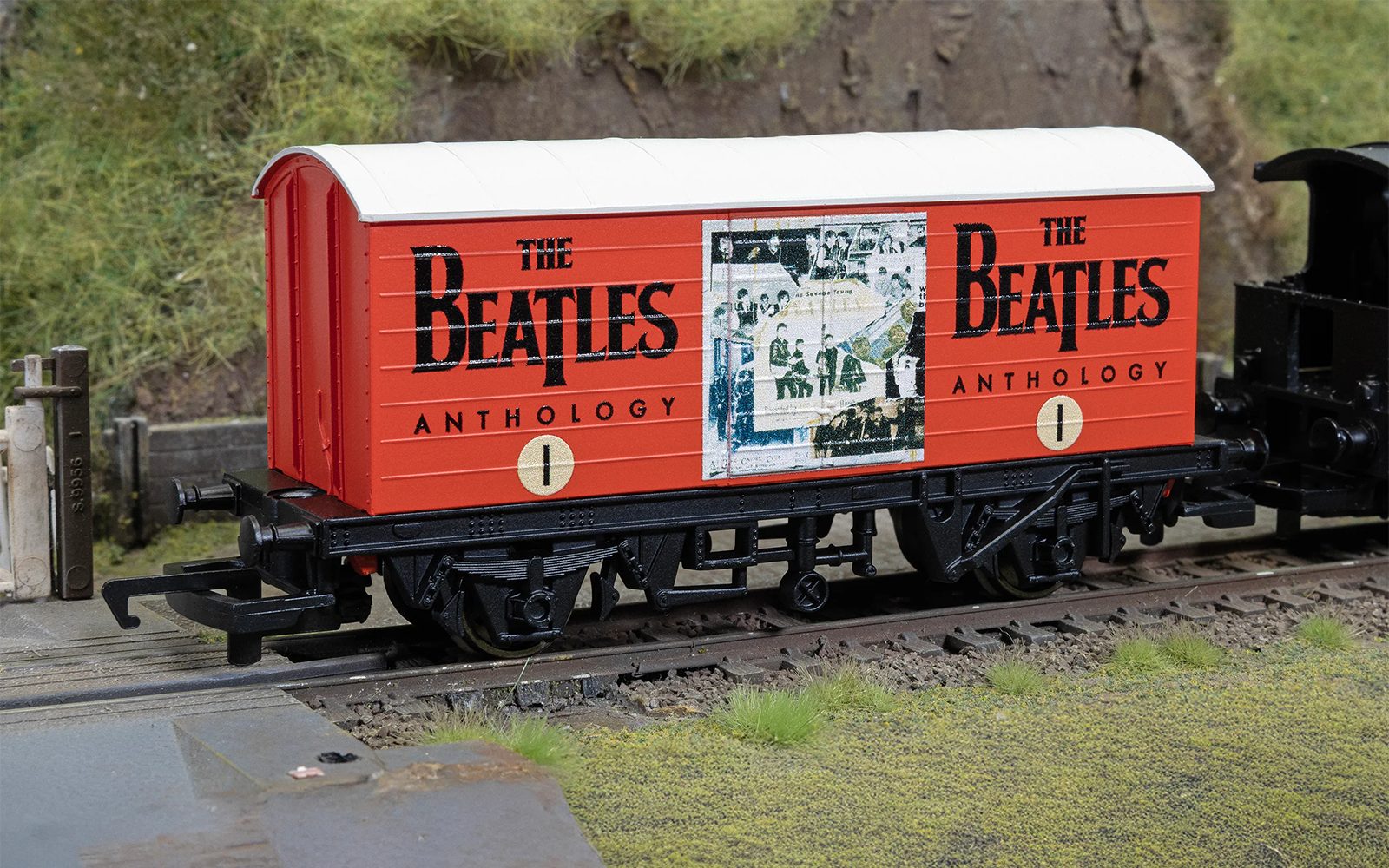 Hornby R60312 The Beatles Anthology 1 Wagon OO Scale