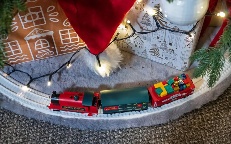 Hornby R9363M Santa’s Express Train Set Rechargeable Battery OO Scale