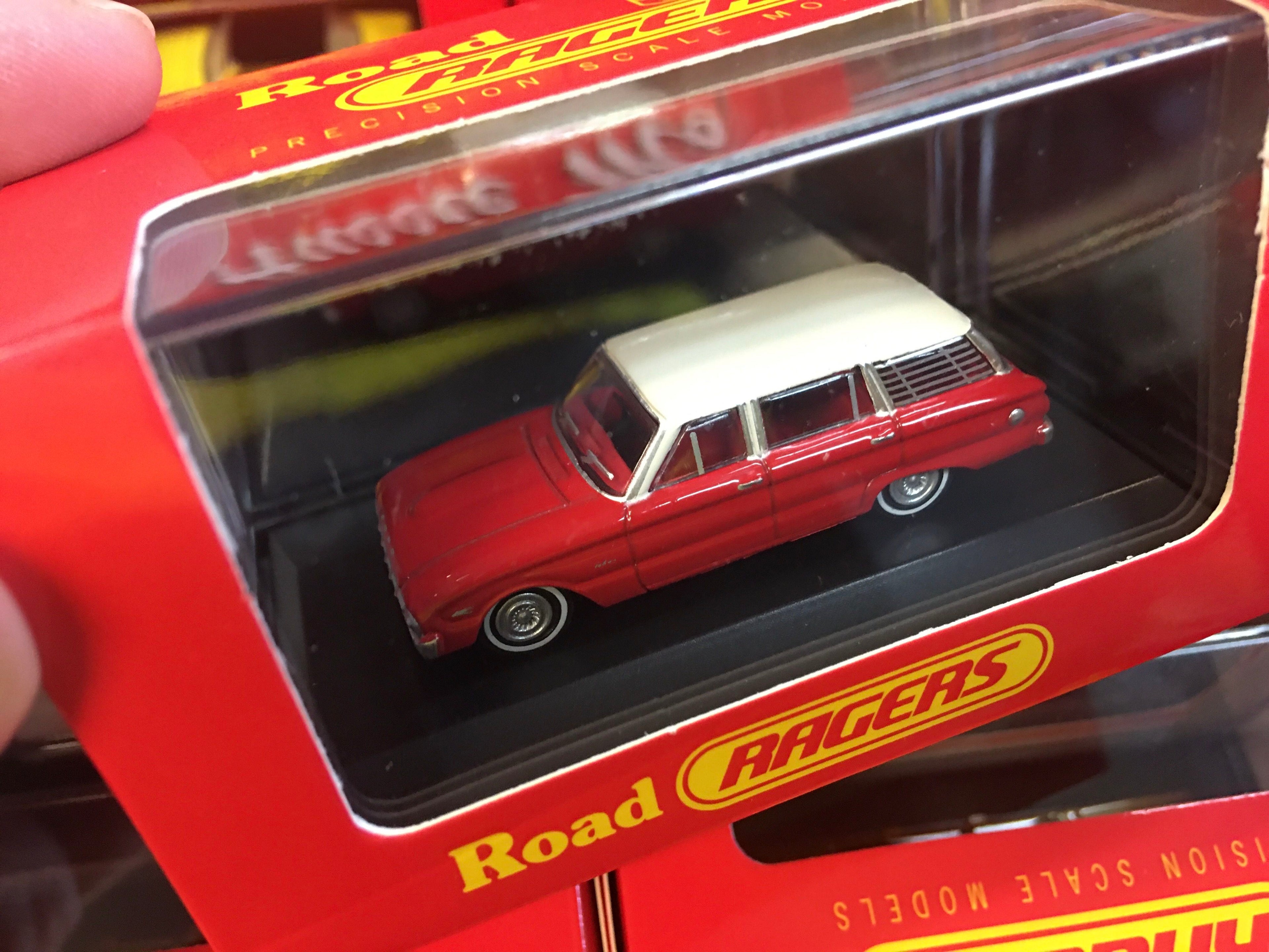 Road Ragers R.055 1962 XL Falcon Station Wagon Woomera Red with Merino White Roof HO Scale