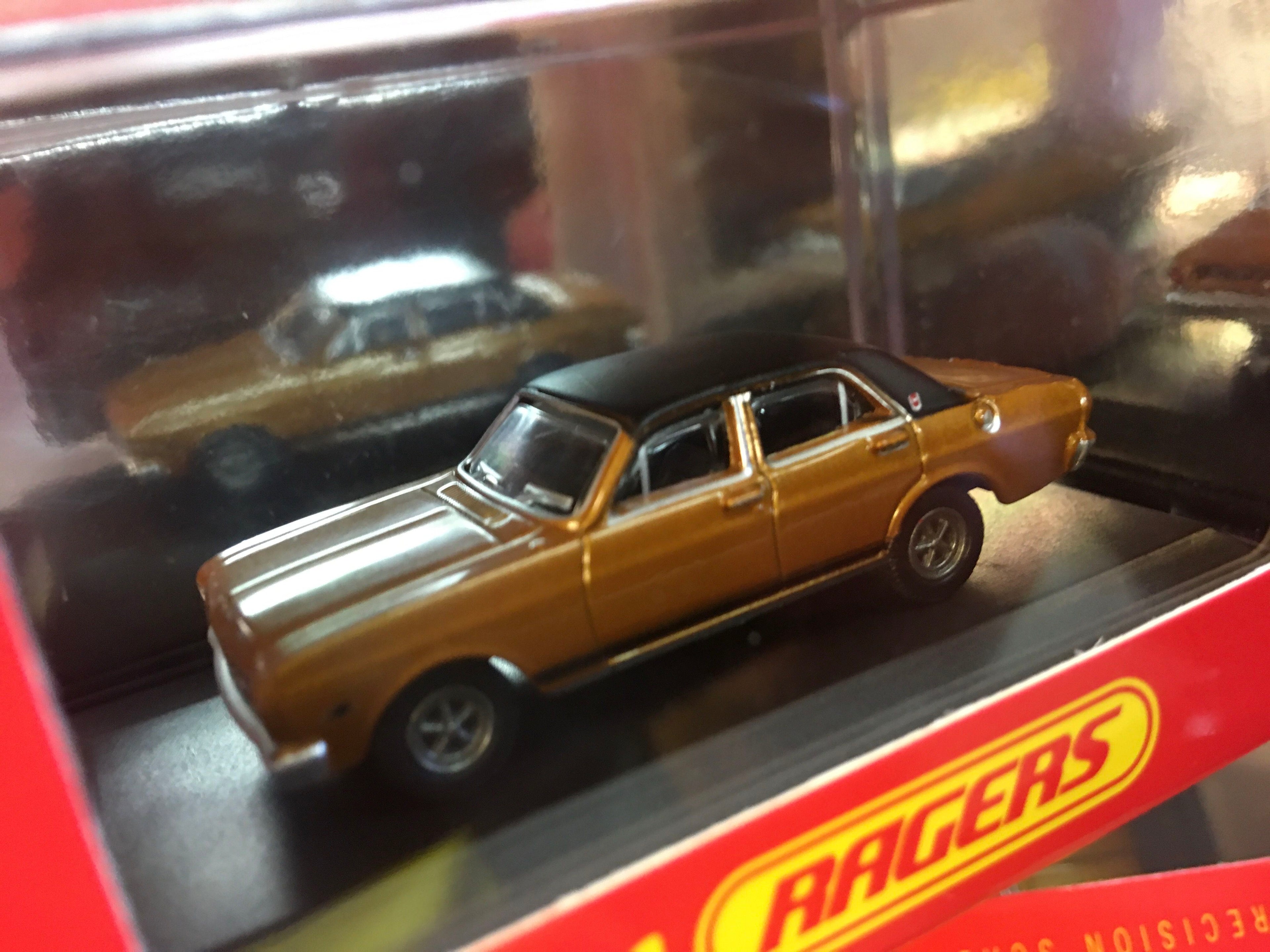 Road Ragers R.057 1968 XT Falcon GT Gold with Black Vinyl Roof HO Scale