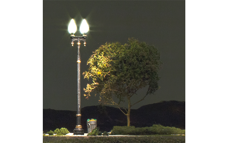 Woodland Scenics Just Plug JP5640 Street Lights Double Lamp Post N Scale