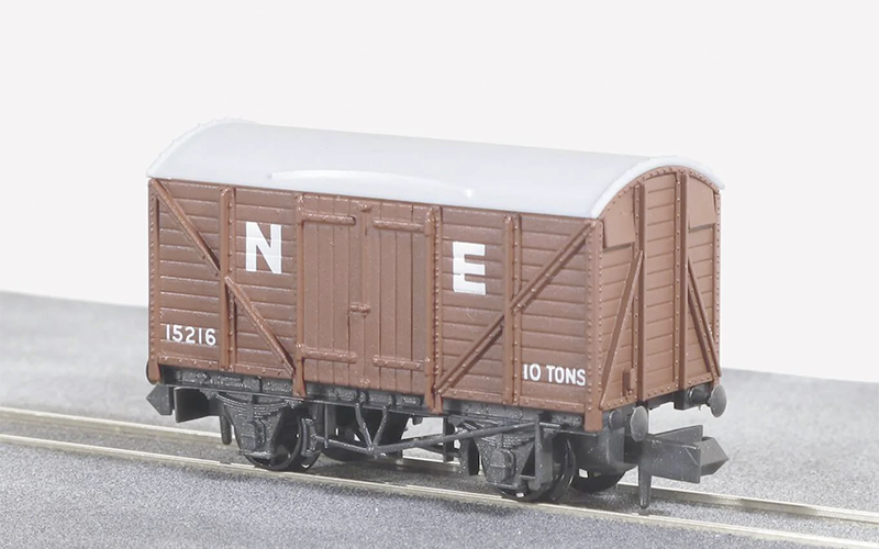Peco Quality Line Wagons NR-43E Box Van Brown N Scale