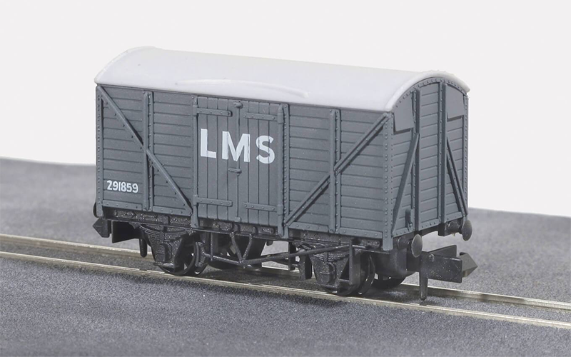 Peco Quality Line Wagons NR-43M 10ft Box Van Standard Type LMS Light Grey N Scale