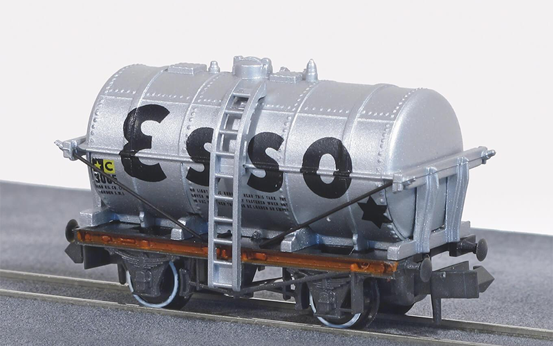 Peco Quality Line Wagons NR-P161 Esso Petrol Tank Wagon N Scale