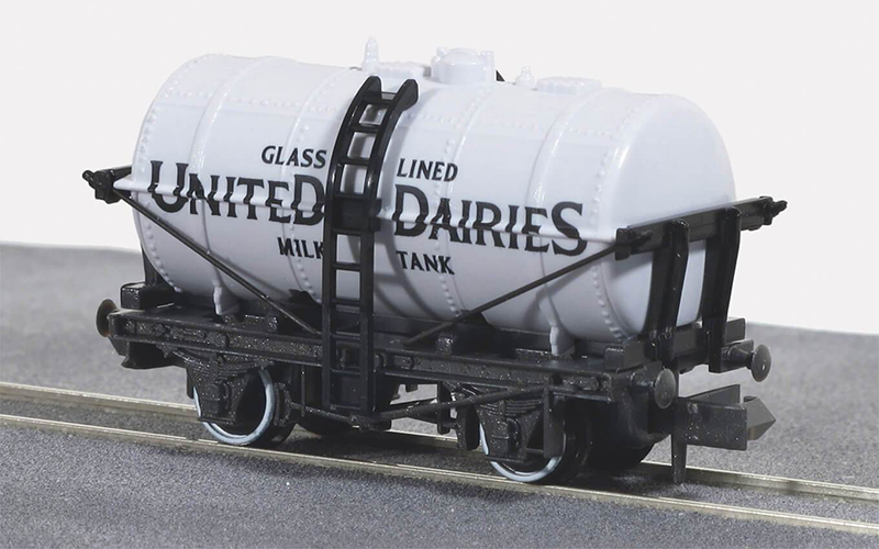 Peco Quality Line Wagons NR-P167 United Dairies Milk Tank Wagon N Scale