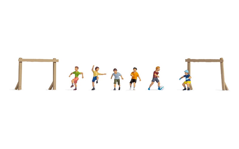 Noch 36817 Children on the Football Ground N Scale