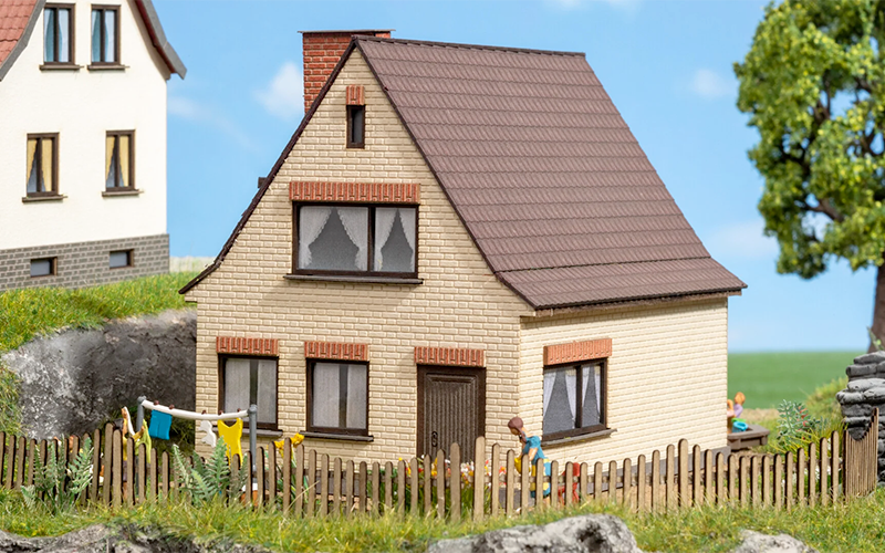 Noch 66604 Small Residential House HO Scale