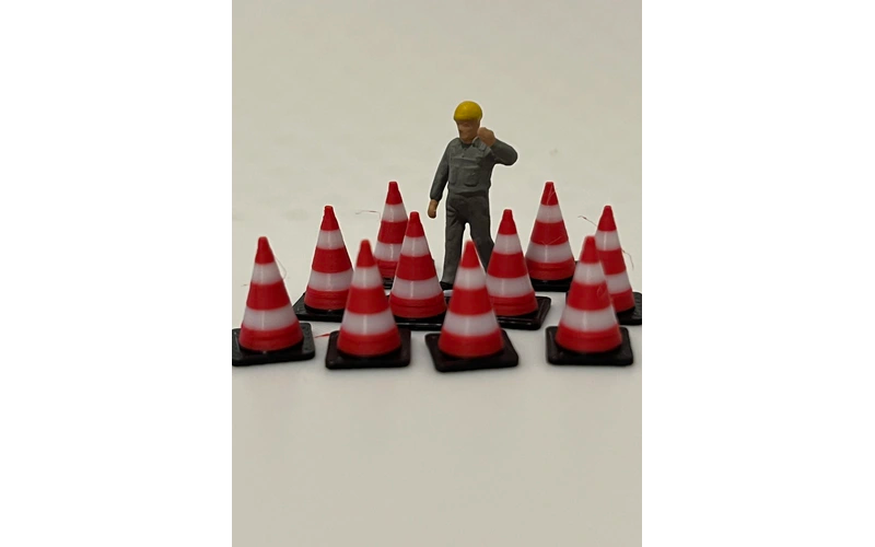 Panther Precision Models Large Traffic Cones (Qty 8) HO Scale