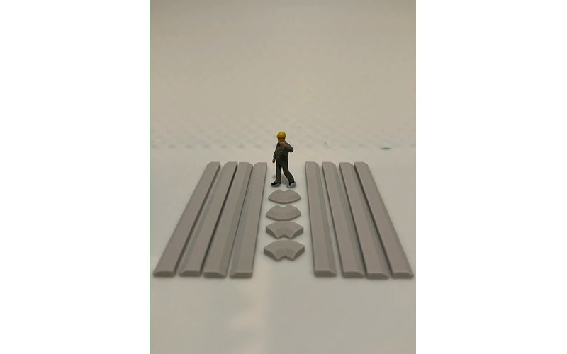 Panther Precision Models Median Kerb Set (Qty 12) HO Scale