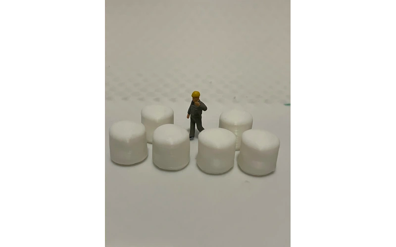 Panther Precision Models White 4x4 Wrapped Round Hay Bale (Qty 6) HO Scale