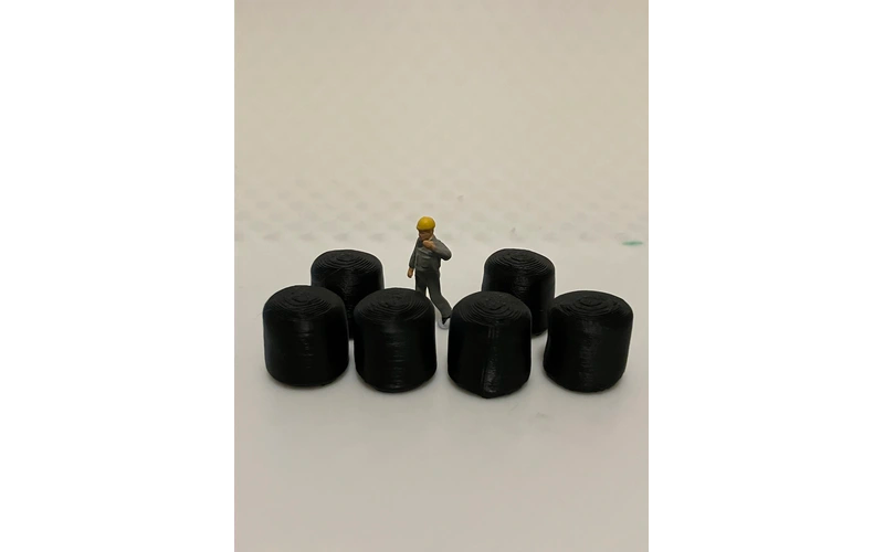 Panther Precision Models Black 4x4 Wrapped Round Hay Bale (Qty 6) HO Scale