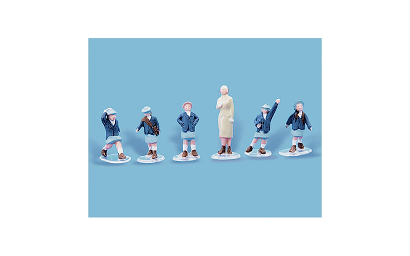 Peco Model Scene 5120 Schoolgirl & Mistress OO/HO Scale
