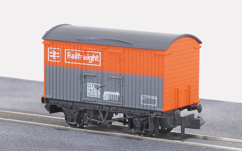 Peco Quality Line Wagons NR-42R 10ft Box Van BR Railfreight Red/Grey N Scale